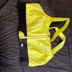 She fit adjustable sports bra.